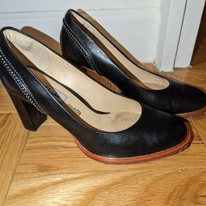Clarks Plus Cushion Black Pumps with White stitch and Brown Platform. Thick Heel